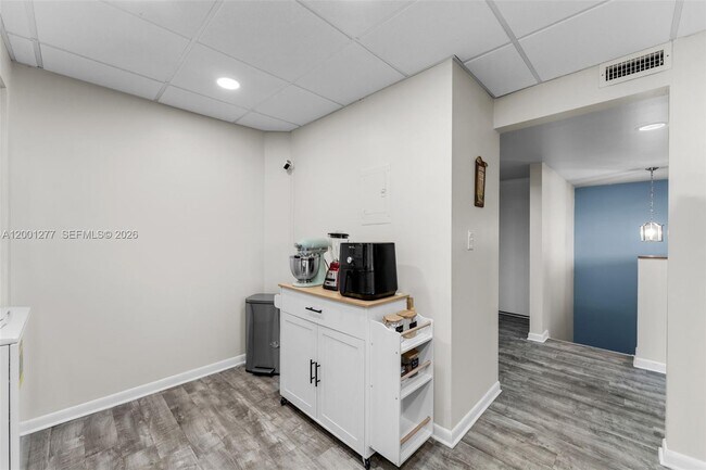 Building Photo - 6701 SW 116th Ct