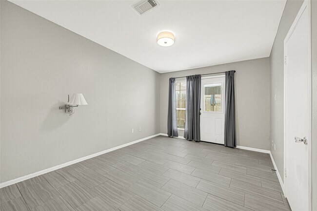 Building Photo - 14020 Schroeder Rd