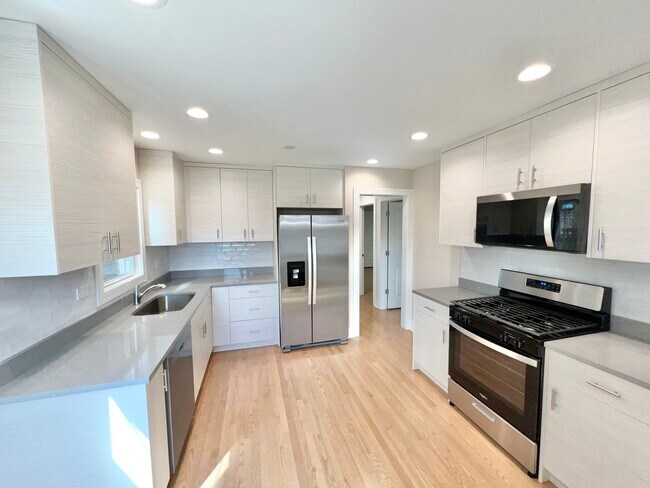 Building Photo - 5547 N Central Ave