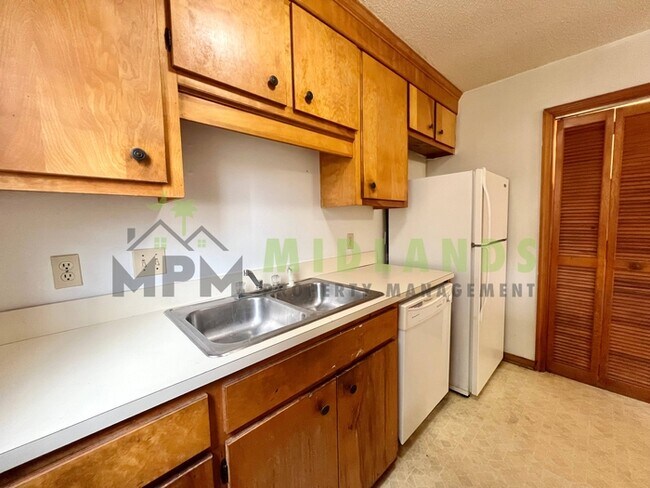 Building Photo - 1603 Westchester Dr