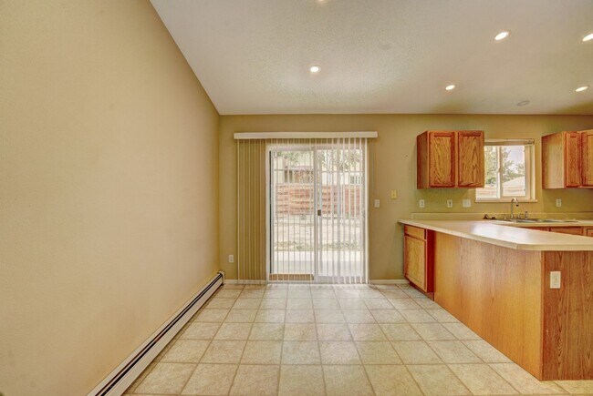 Building Photo - REALLY NICE HOME WITH DOUBLE CAR GARAGE!!!