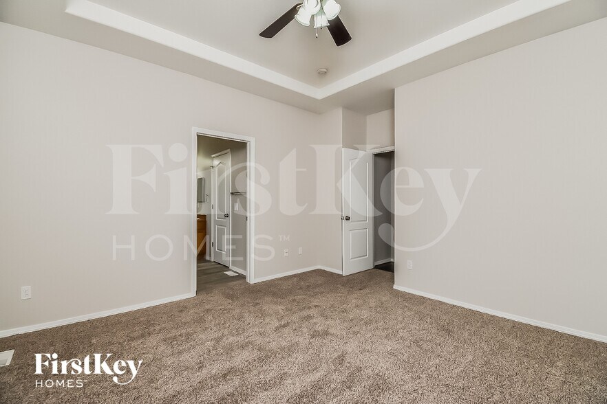 Building Photo - 10116 Kings Canyon Dr
