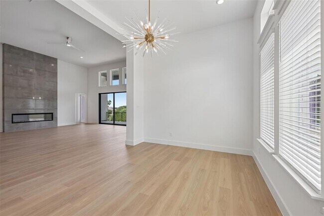 Building Photo - 4908 Turquesa Dr