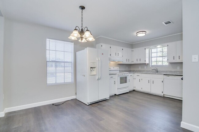 Building Photo - Excellent Newly Renovated Home!