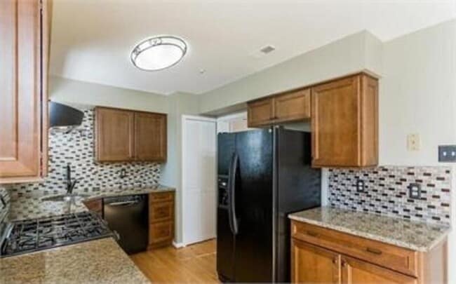 Building Photo - 7681 Blueberry Hill Ln