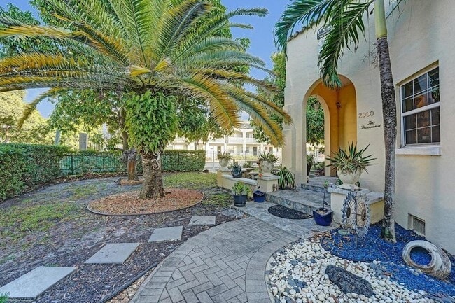 Building Photo - 2000 Jackson St