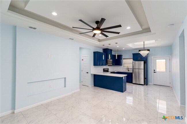 Building Photo - 1707 Angelina Dr