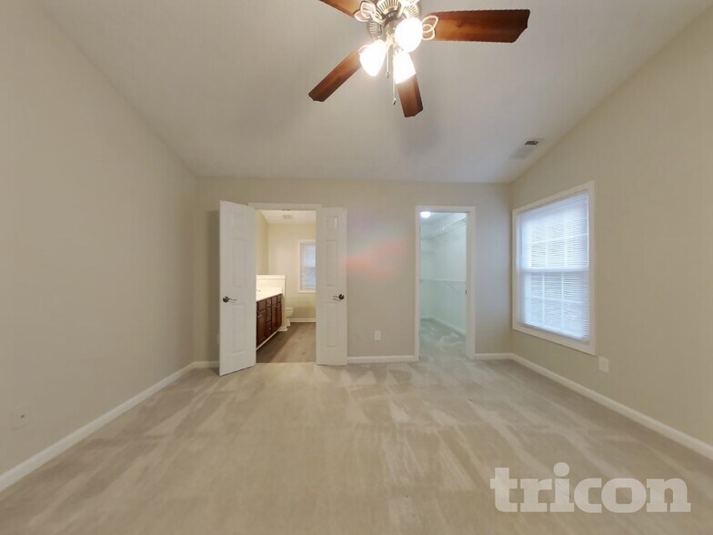 Building Photo - 300 Stone Valley Xin