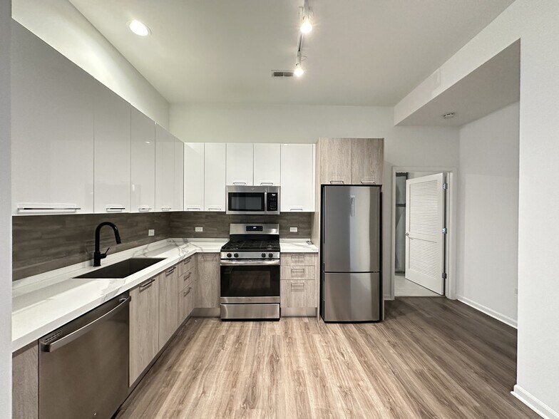 Building Photo - 2550 S Wabash Ave