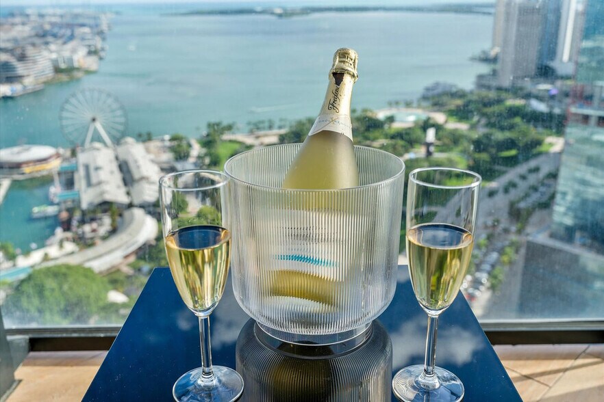 Building Photo - 398 NE 5th St