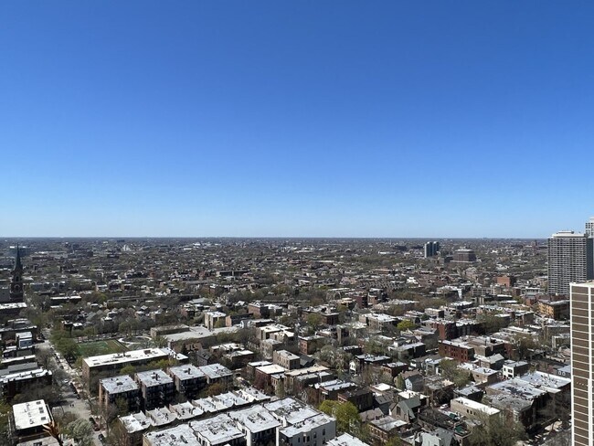 Building Photo - 1660 N La Salle Dr