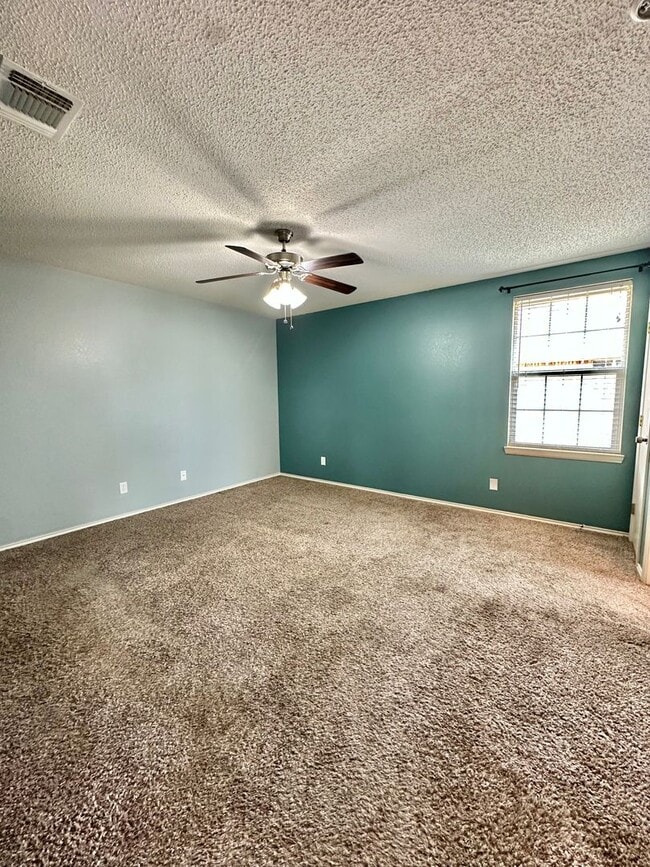 Building Photo - COMING MARCH 2026- 4-Bedroom Home in Paulann w/ Solar Panels!