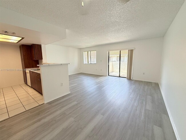 Building Photo - 3212 Coral Lake Ln