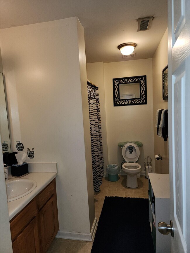 Building Photo - 1725 TW Alexander Dr