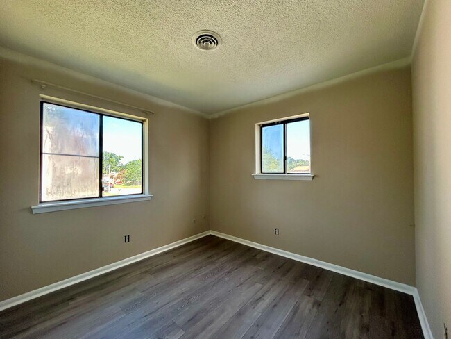 Building Photo - 509 Chownings Dr