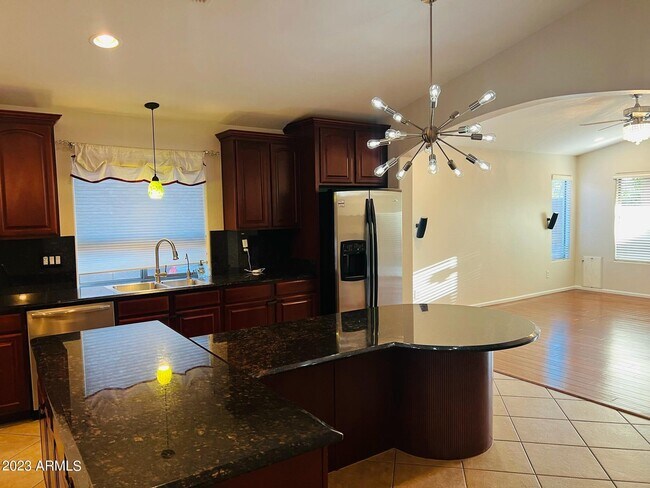 Building Photo - 2823 E Questa Dr