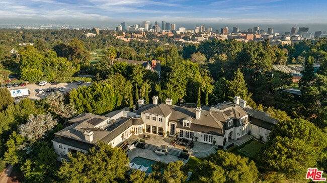 Building Photo - 10847 Bellagio Rd