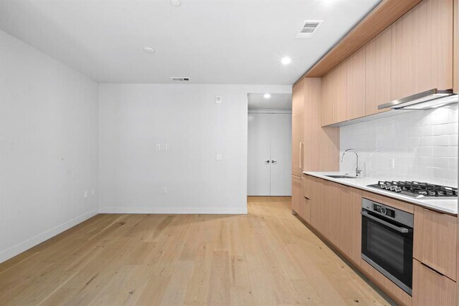 Building Photo - 44 East Ave