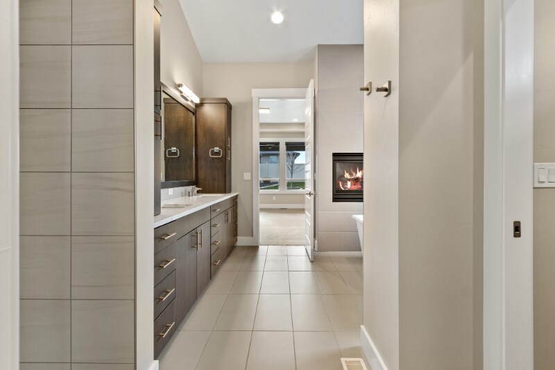 Building Photo - 549 W Buroak Dr