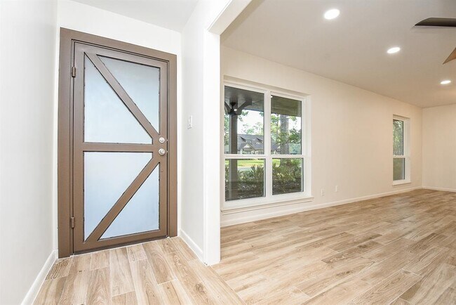 Building Photo - 1010 Woodchurch Ln