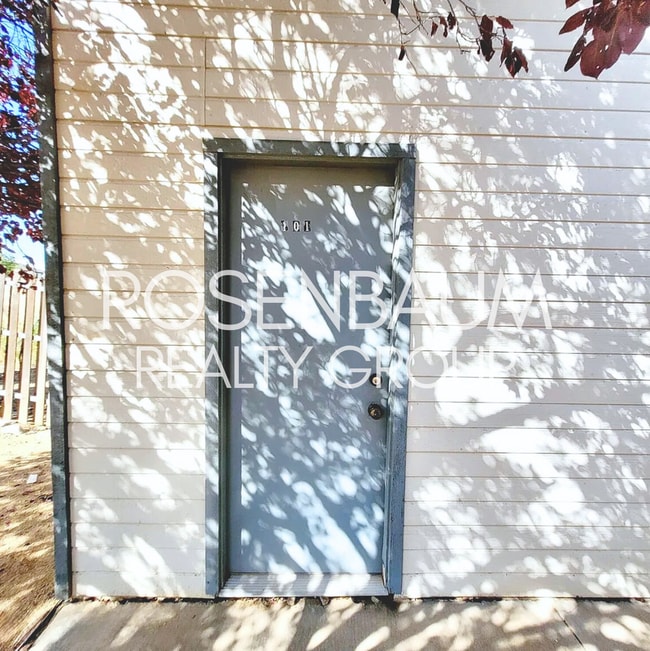 Building Photo - Charming 2-bedrooms, 1-bath downstairs 4-p...