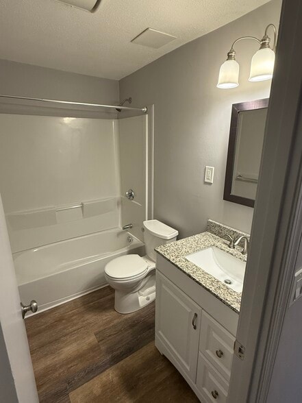 Building Photo - 131 English Village Rd