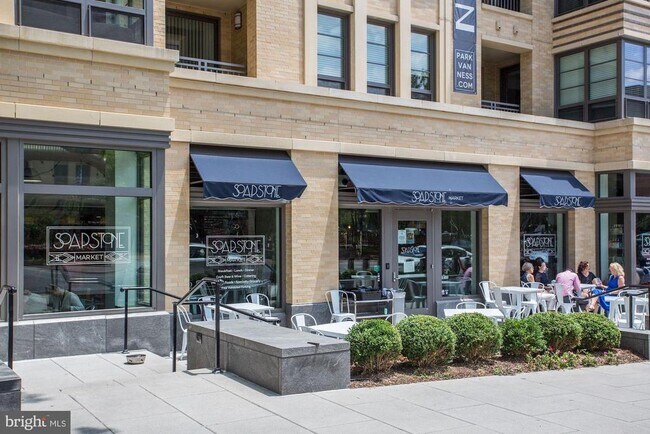 Building Photo - 3808 Veazey St NW