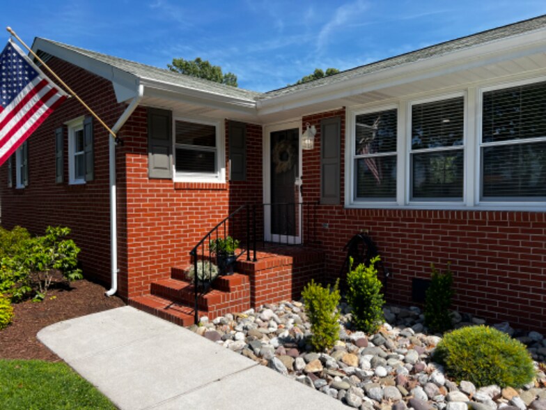 Building Photo - 101 Mary Ann Dr