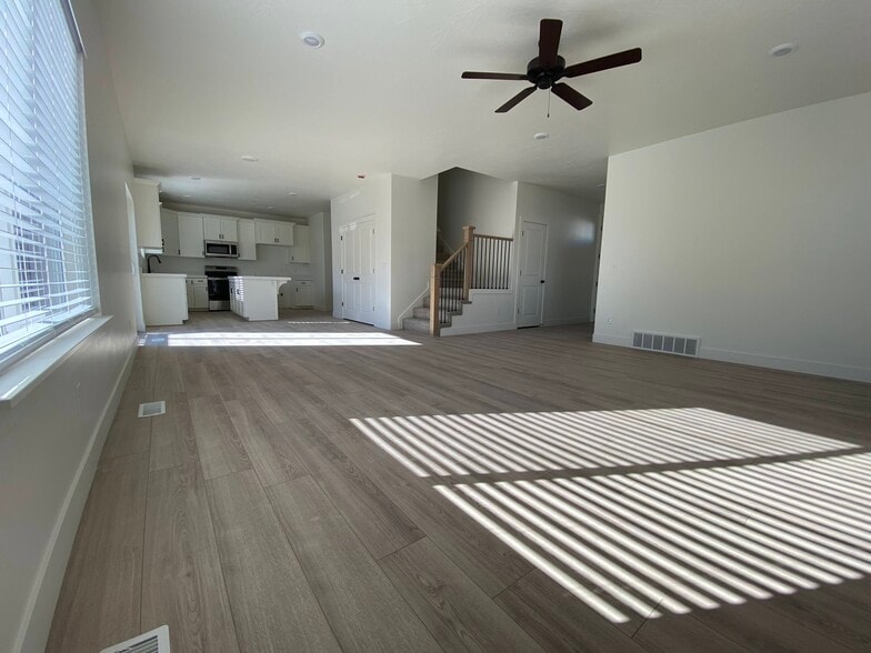 GREAT ROOM - 4572 E Fall Harvest Rd