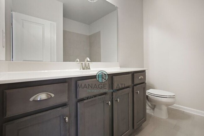 Building Photo - Modern 3-level Townhome featuring 4 bedrooms and 3 1/2 baths