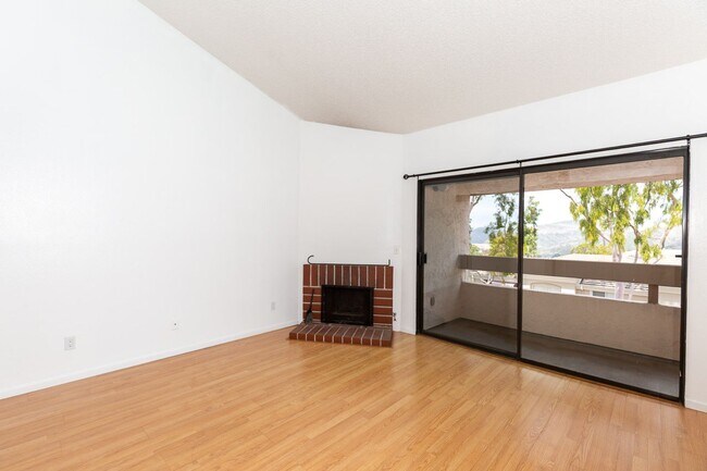 Primary Photo - !!! CHARMING 2/2 CONDO WITH 2 CAR GARAGE I...