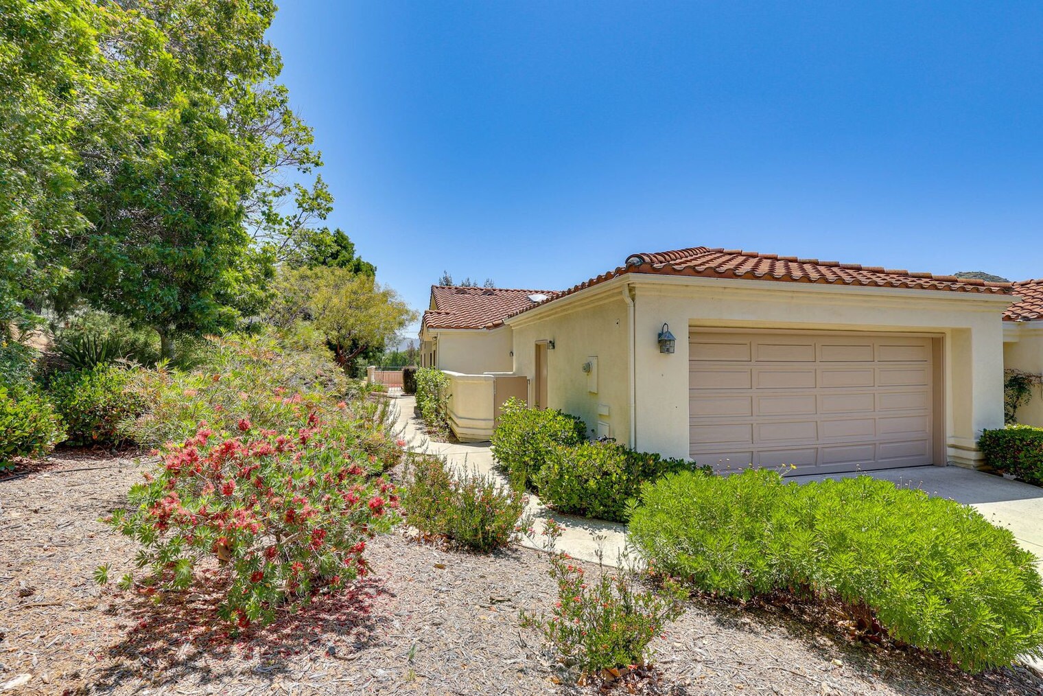 Building Photo - 29695 Circle R Greens Dr