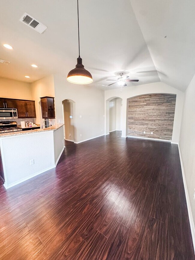 Building Photo - Quiet 3/2 House in Meadowcreek w/ Aug Move in!