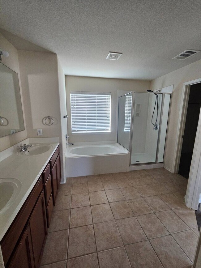 Building Photo - 18629 Falcon Pointe Blvd
