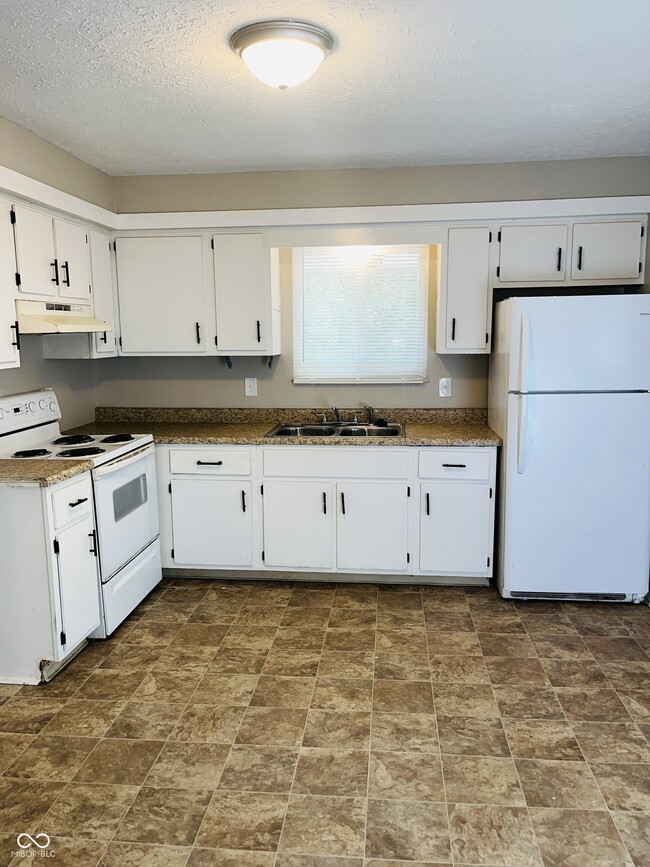 Building Photo - 1258 N Ridgeview Dr