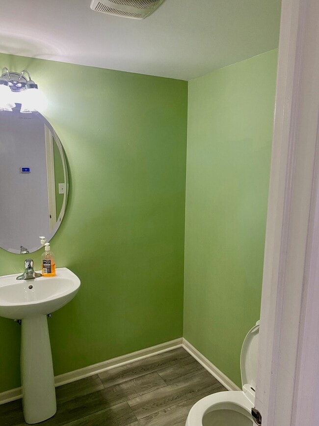 Building Photo - 308 Niagara Dr