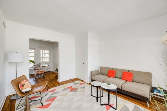 Building Photo - J07