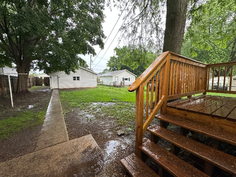 Building Photo - 252 S Oak St