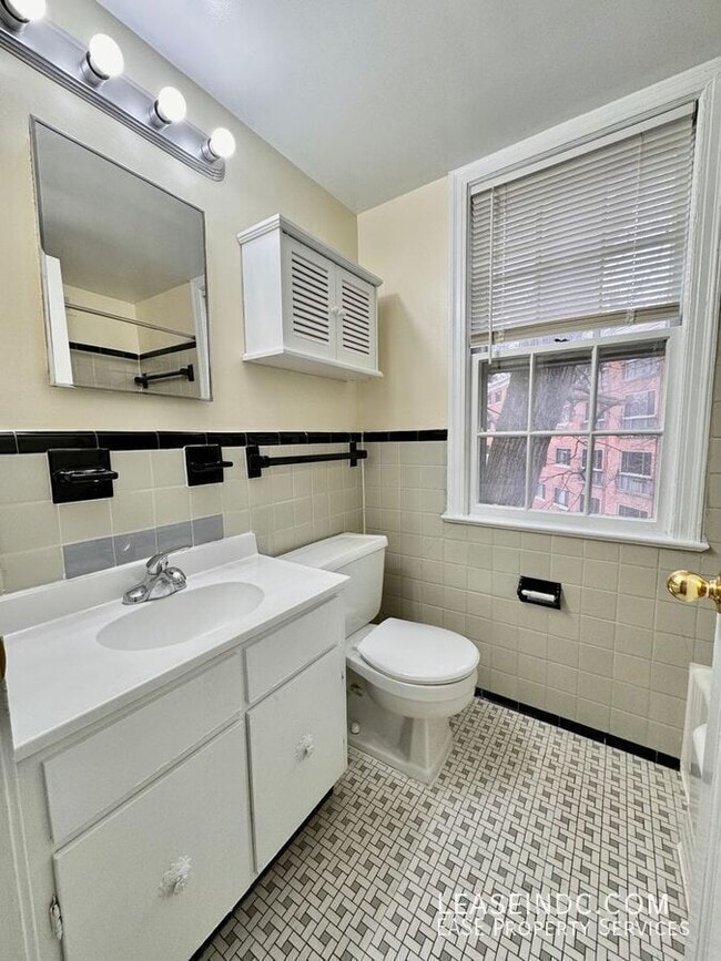 Building Photo - 2721 Ordway St NW