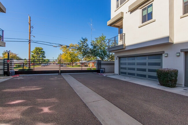 Building Photo - 4235 N 26th St