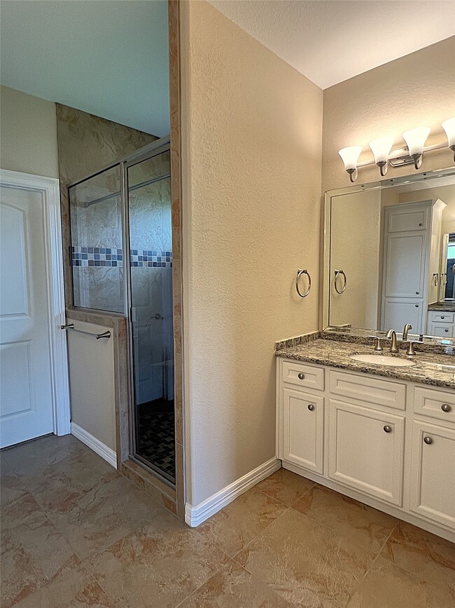 Building Photo - 9723 Highland Pointe Dr