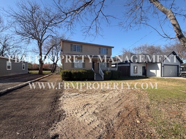 Building Photo - 493 Bryant Ave