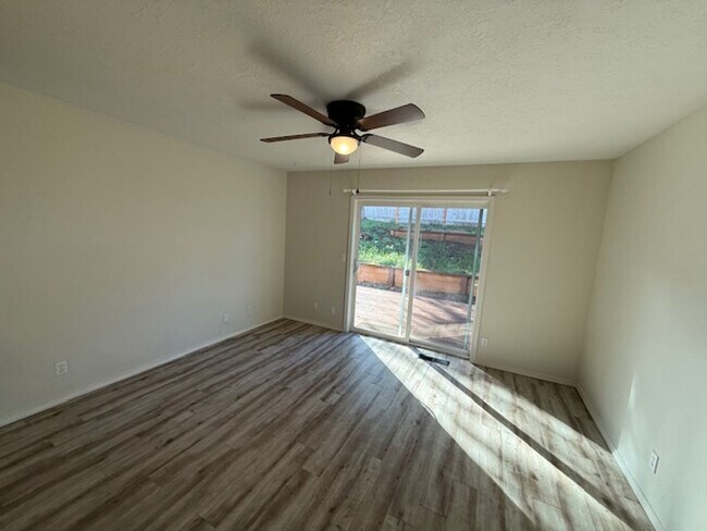 Building Photo - 577 Sunwood Dr NW