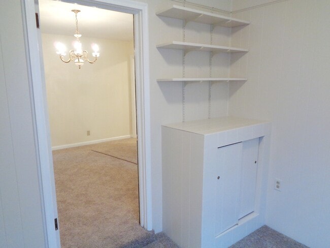 Building Photo - **Available February** Spacious 3 Bedroom 2 Bath in Savannah!
