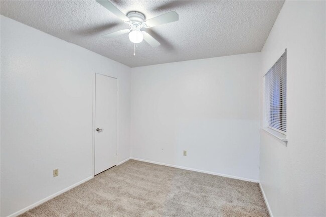 Building Photo - 2807 Firecrest Dr