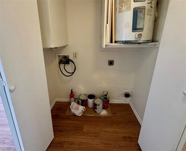 Building Photo - 8905 Parkfield Dr