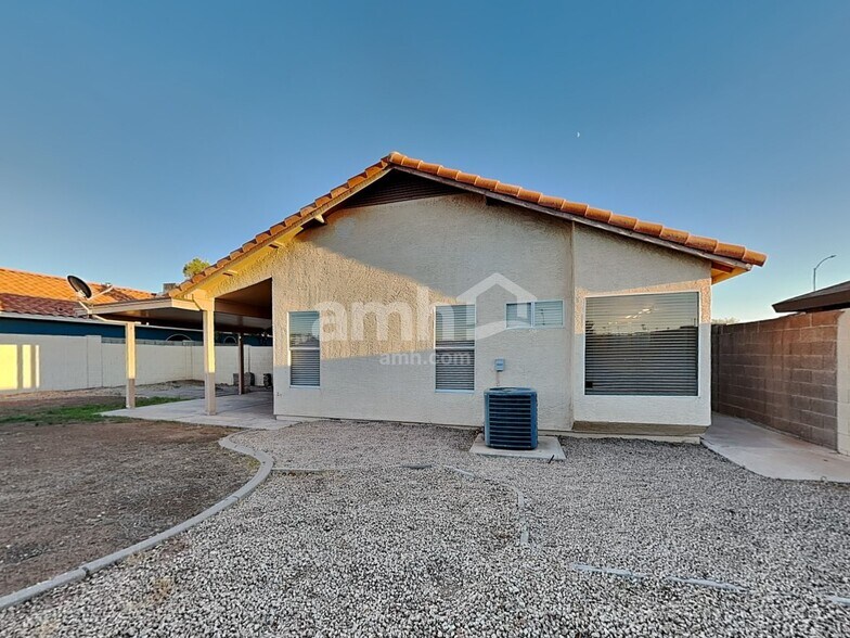 Building Photo - 4106 E Alder Ave