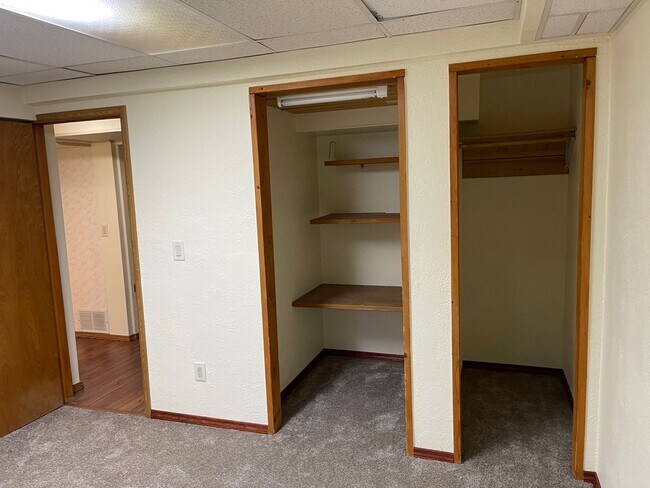 Building Photo - 4 Bedroom Rancher