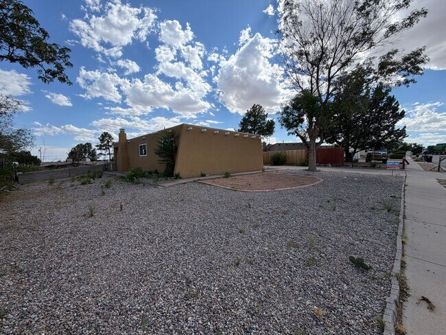 Building Photo - 3 Bedroom Single Story Home Available Near Unser Blvd NW & Paradise Blvd NW!