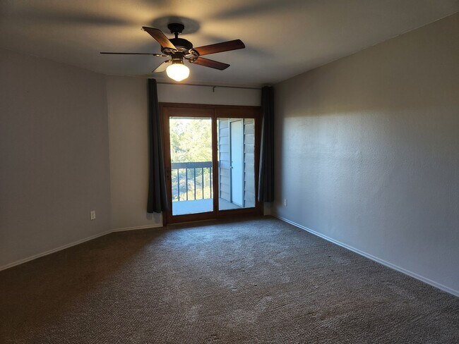 Building Photo - Beautifully updated 2 bed / 2 bath at 4 Seasons North